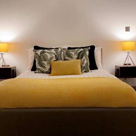 Doncaster City Centre Deluxe Whole Apartment Sleeps 4 D19 Buitenkant foto